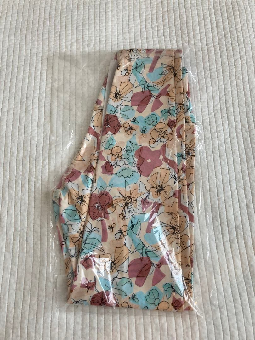 SUKALA LAVAミックスフラワープリントレギンスM新品値下げしました。