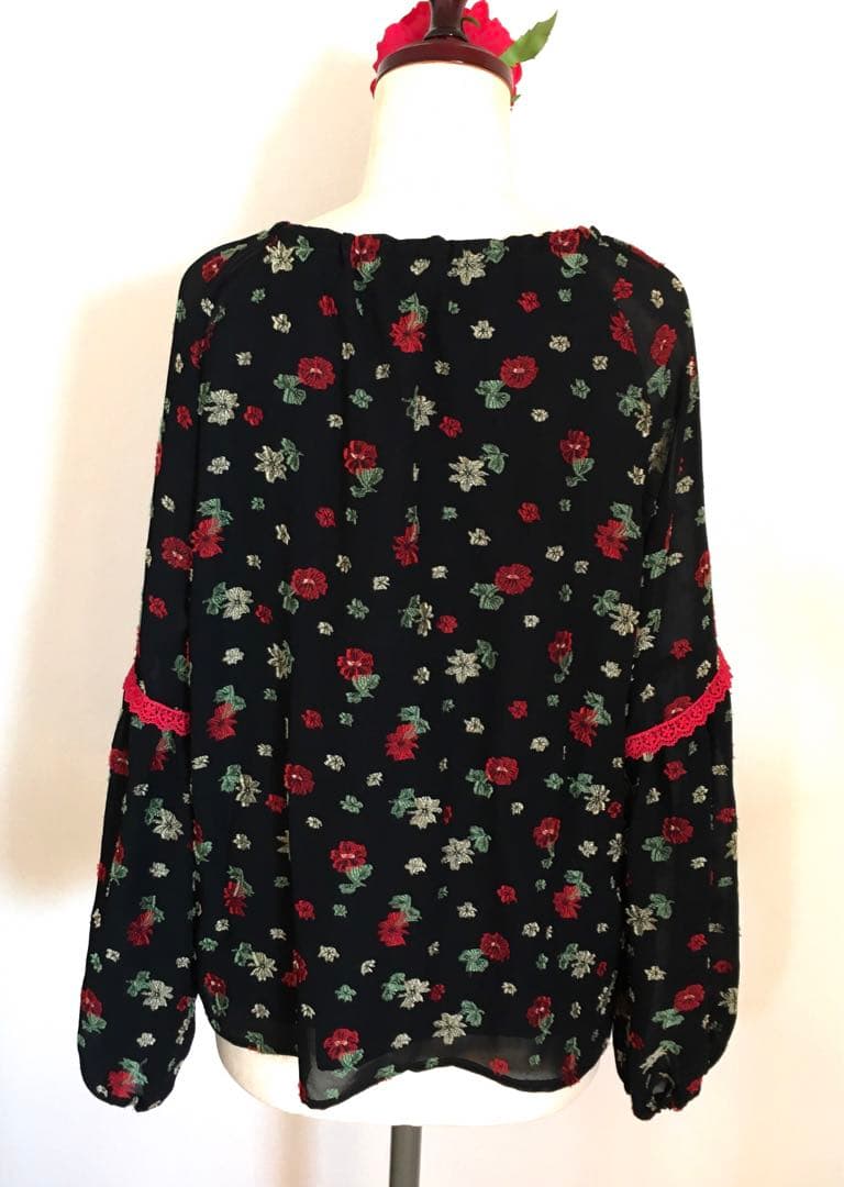 値下げ❗️フラメンコ 衣装 ブラウス 小花柄 赤×黒