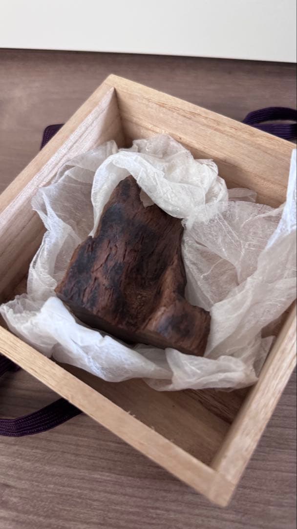 仏閣保管品　最高級《沈香　伽羅》老舗香木店落款つき　47g