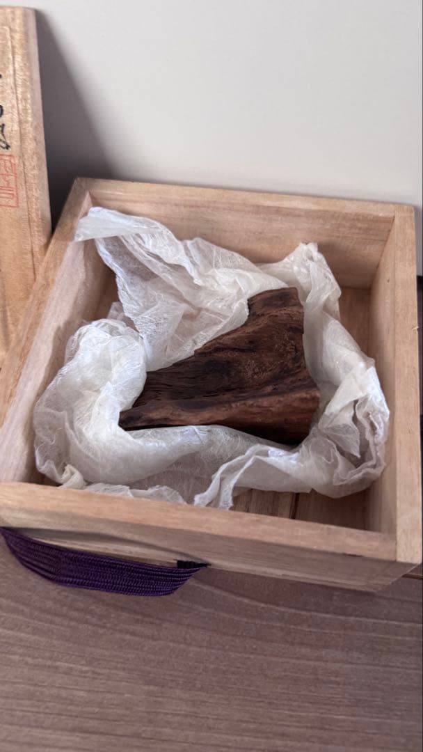 仏閣保管品　最高級《沈香　伽羅》老舗香木店落款つき　47g