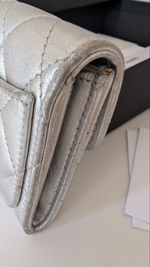 CHANEL シャネル メタリックシルバー キルティング 財布 カード 名刺