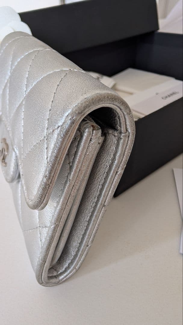 CHANEL シャネル メタリックシルバー キルティング 財布 カード 名刺