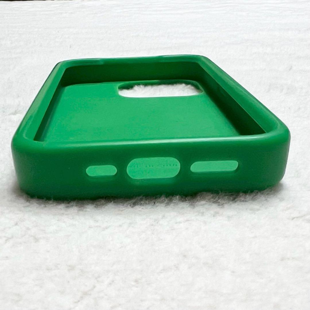 BOTTEGA VENETA iPhone 15 pro ケース シリコン　緑