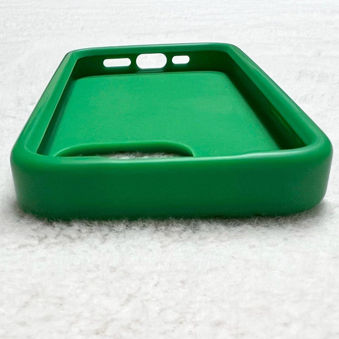 BOTTEGA VENETA iPhone 15 pro ケース シリコン　緑