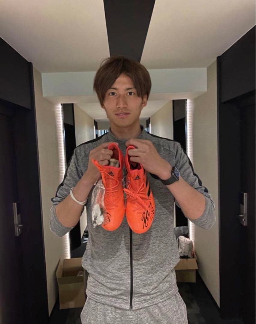 モンテディオ山形　摂津選手サイン入りスパイク