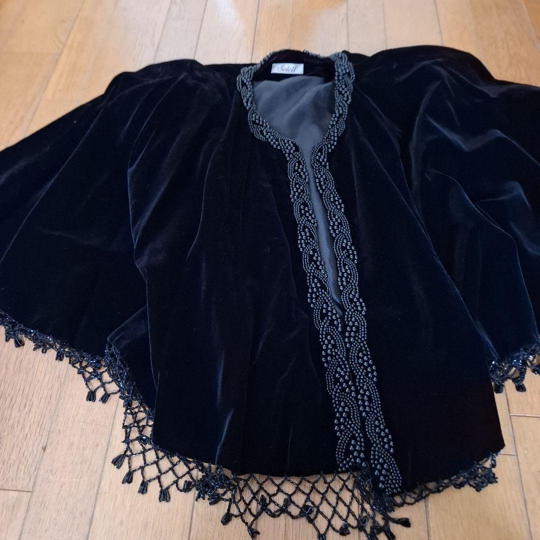 黒いベルベットケープ ビーズ装飾付き