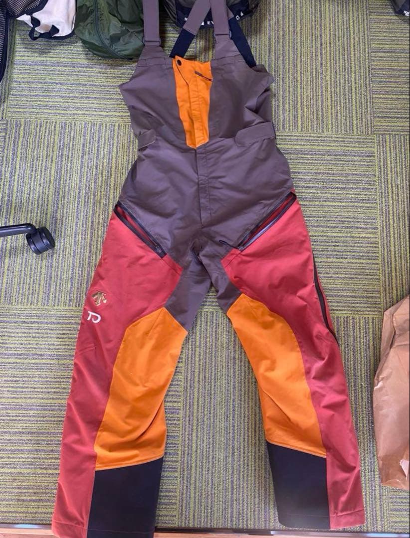 TEAM DESCENTE スキーウェア