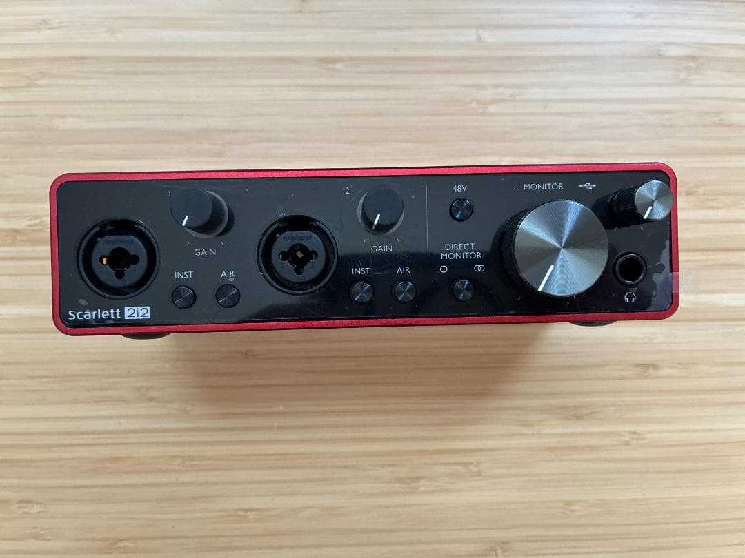 Focusriteオーディオインターフェース(Scarlett 2i2)