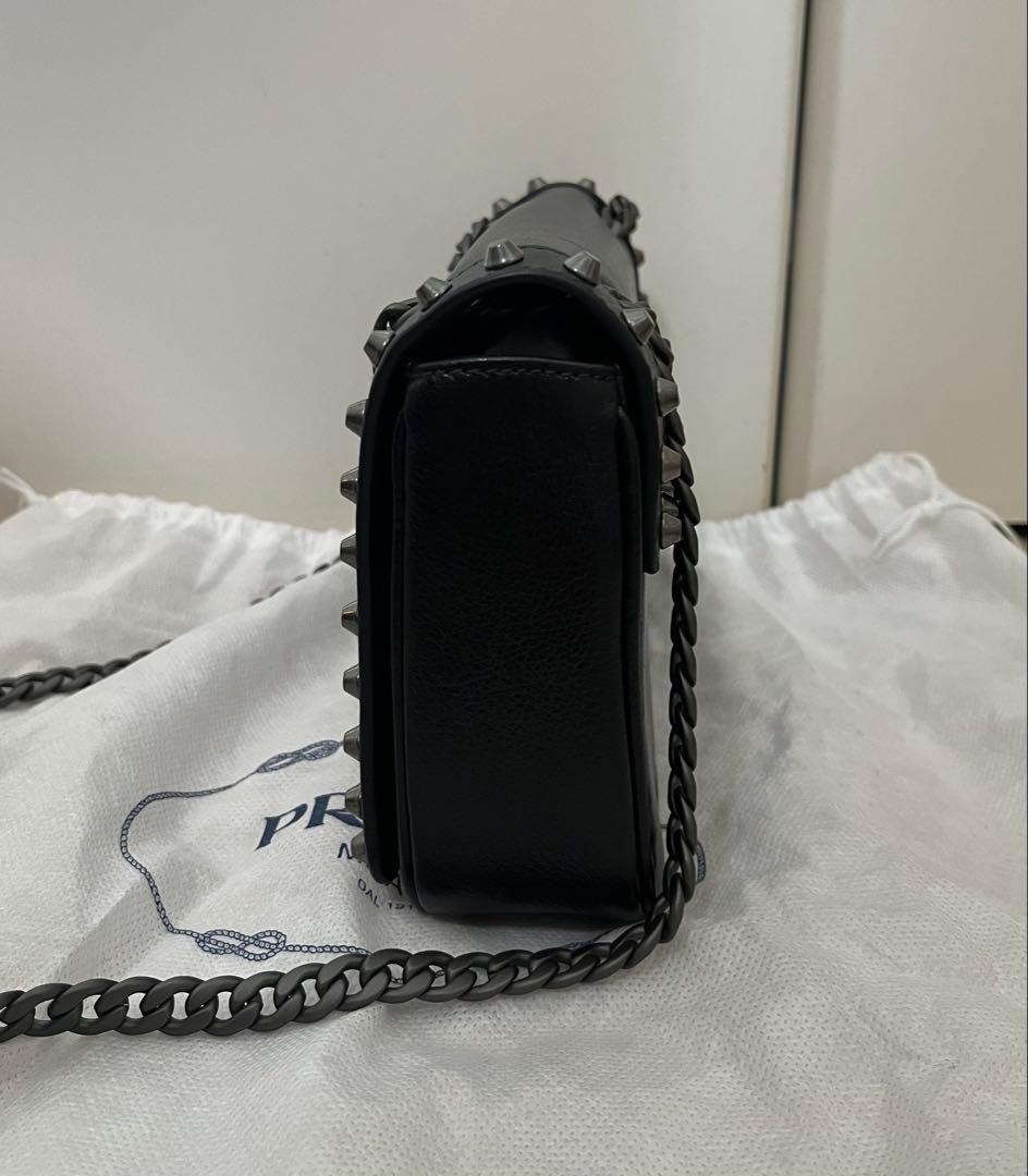 【新品未使用】PRADA スタッズ チェーンショルダーバッグ　ブラック