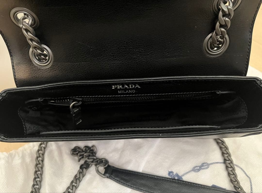 【新品未使用】PRADA スタッズ チェーンショルダーバッグ　ブラック