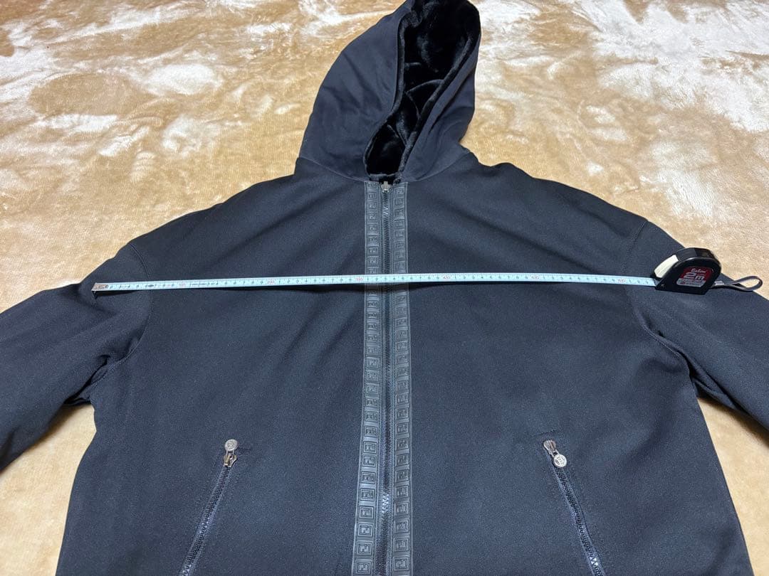 値下げ FENDI ファーリバーシブルコート ブラック 42 値下げしています。