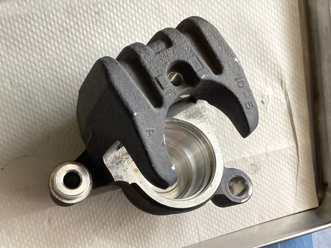 リアキャリパー 【17】 純正ピストン 分解清掃 ゼファー・ZRX400他車種