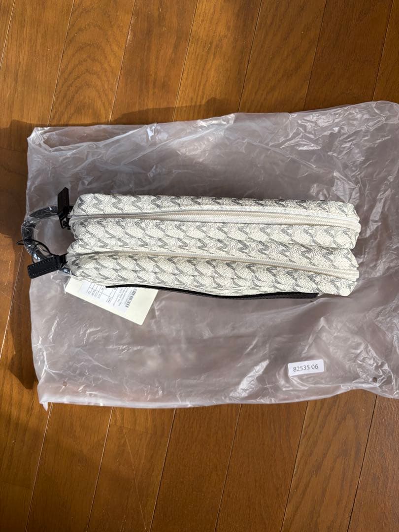 新品未使用ゼロハリバートン　モノグラムカートポーチ