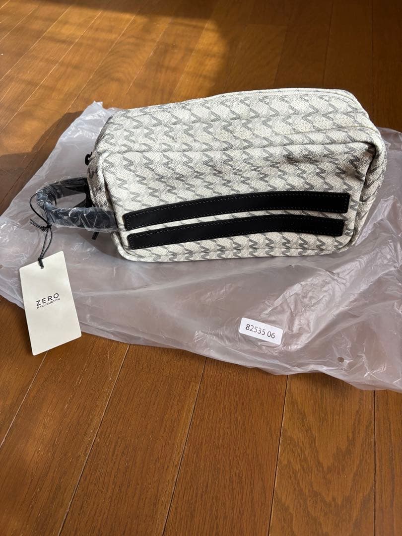 新品未使用ゼロハリバートン　モノグラムカートポーチ