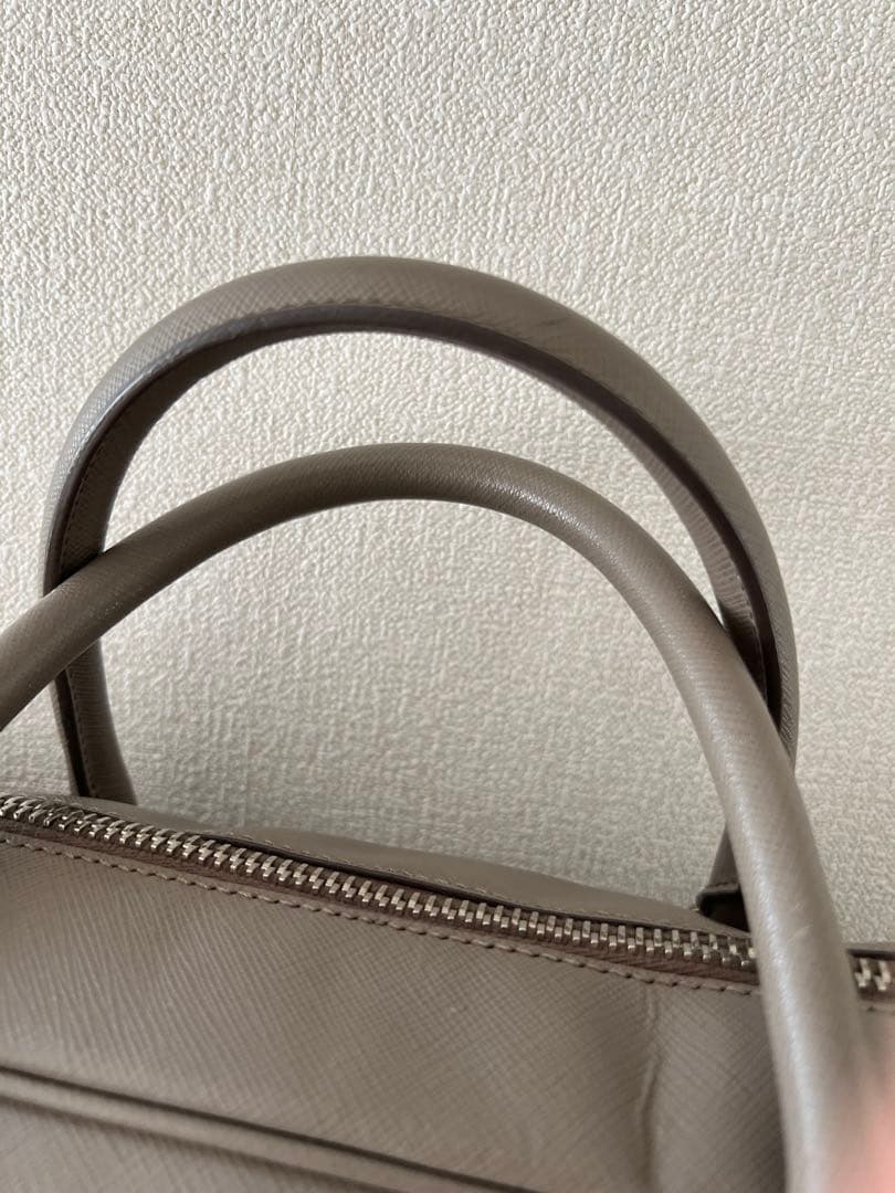 プラダ　ライトグレー　ブリーフケース