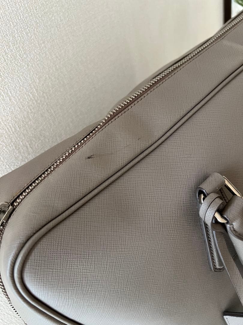 プラダ　ライトグレー　ブリーフケース