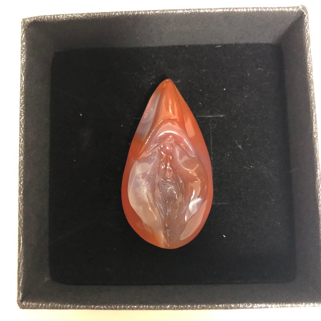 縁結び 女陰 ヌードメノウ 生命の源 女性器 趣味 天然石 瑪瑙 彫り物D3