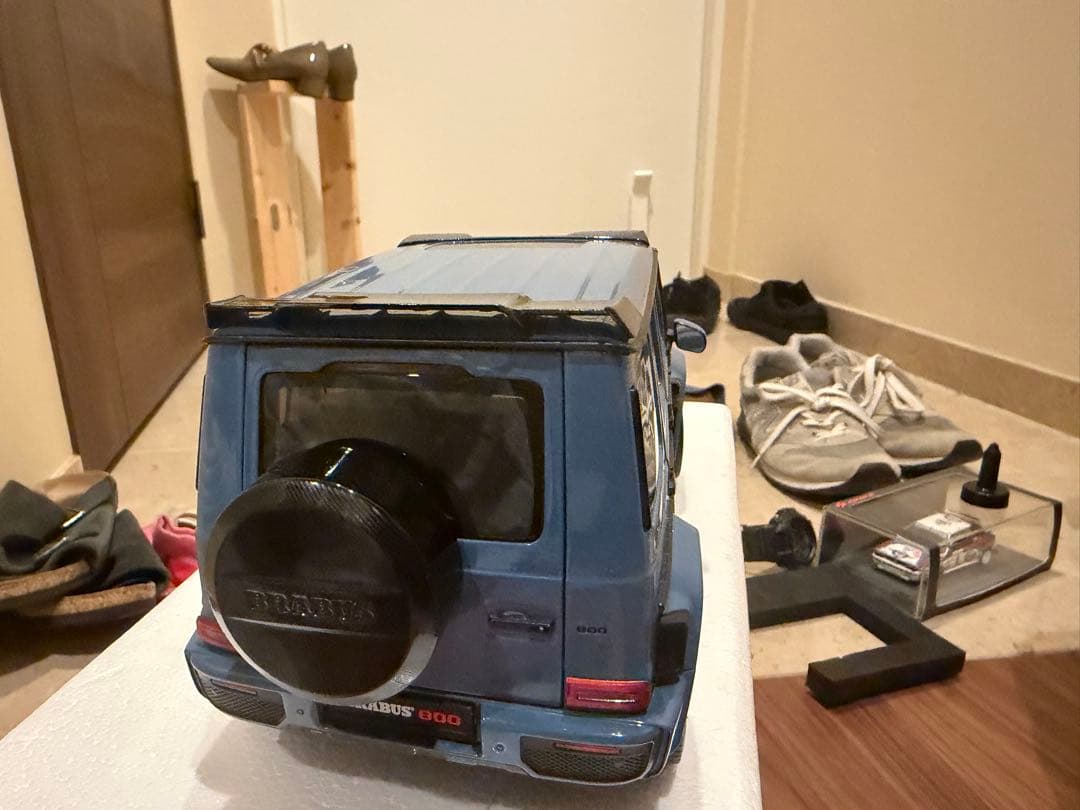 Almost Real BRABUS 800 ミニカー チャイナブルー 1/18