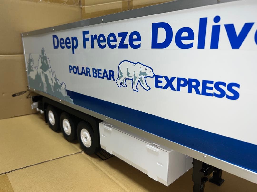 タミヤ 1/14RC 3軸リーファー・セミトレーラー 新品組み立て塗装済 値下中