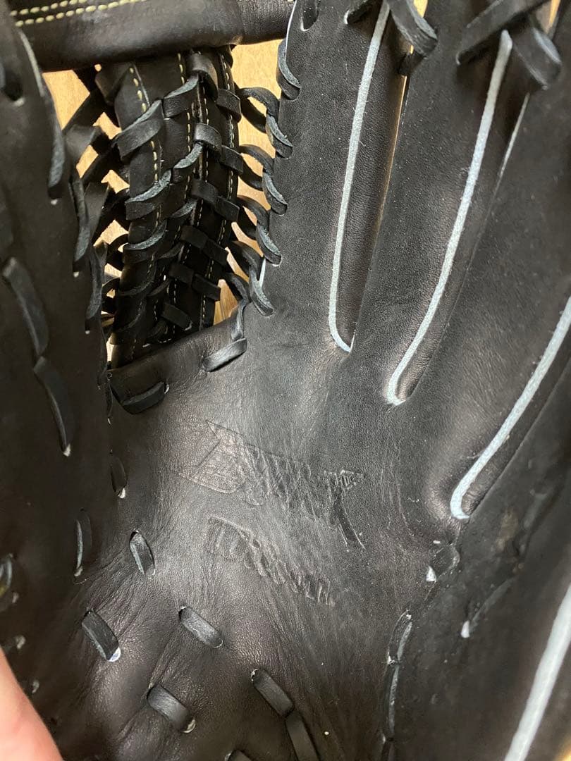 Wilson 軟式グローブ 黒 レザー ストライプ入り
