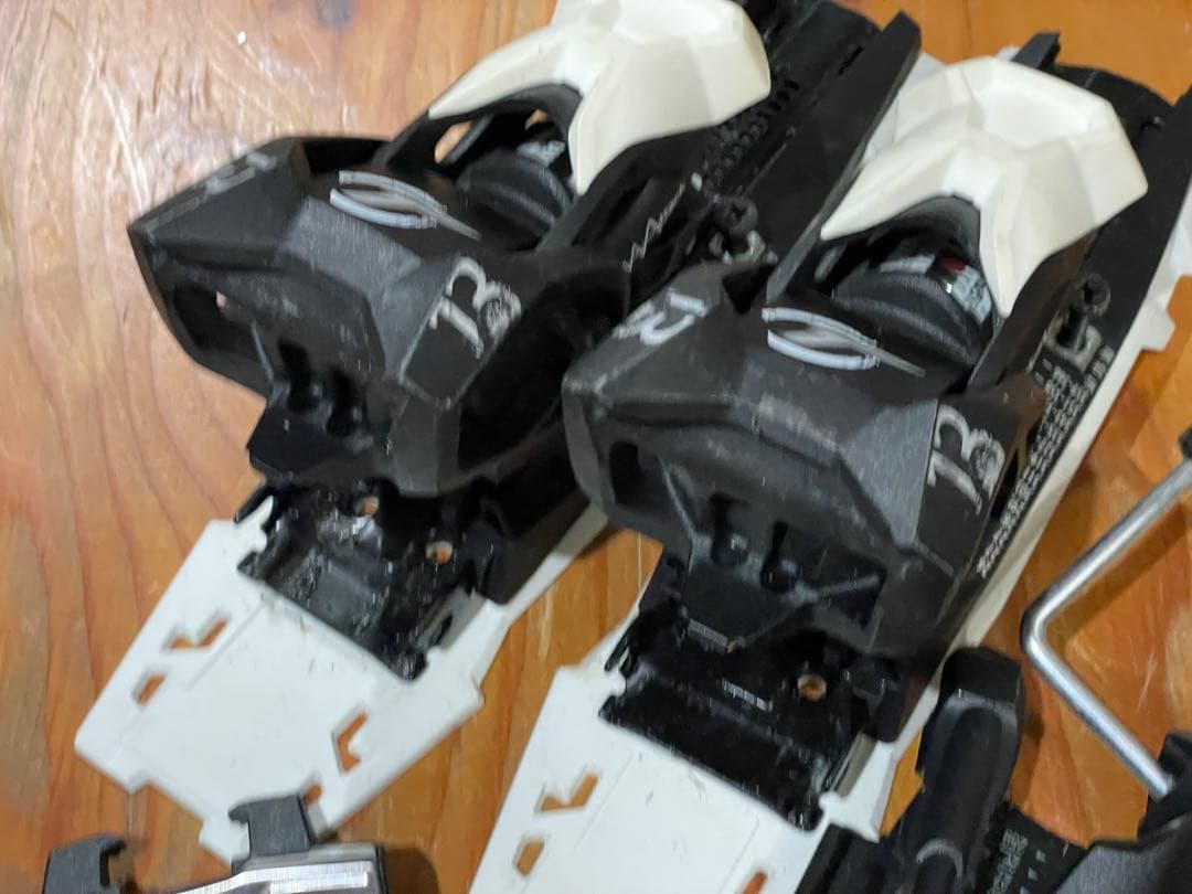 TYROLIA チロリア アタック13 取付ジグ付き