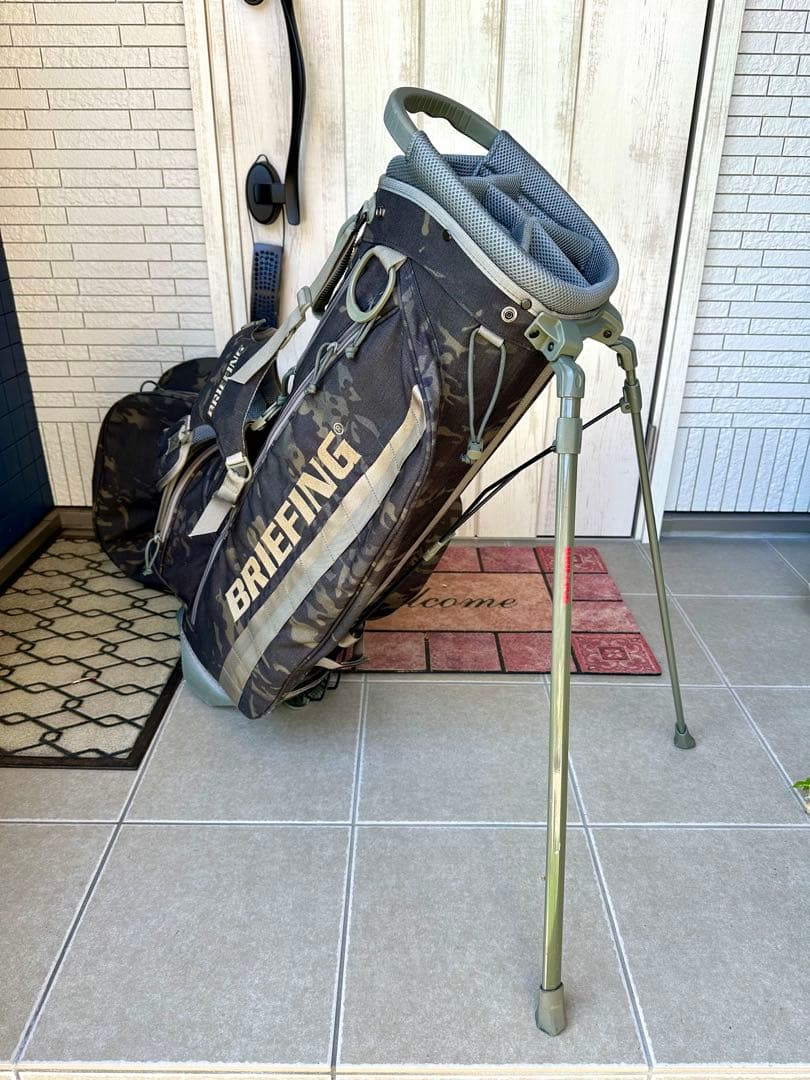 ブリーフィング マルチカモブラックのキャディバッグ / BRIEFING