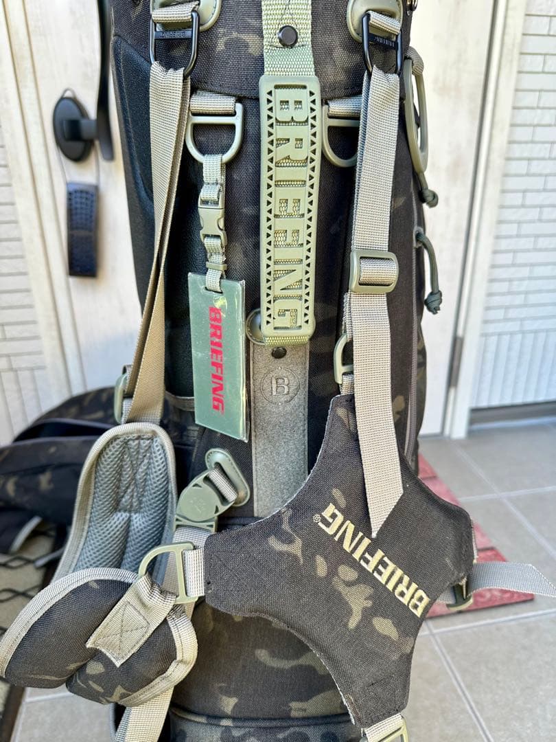 ブリーフィング マルチカモブラックのキャディバッグ / BRIEFING