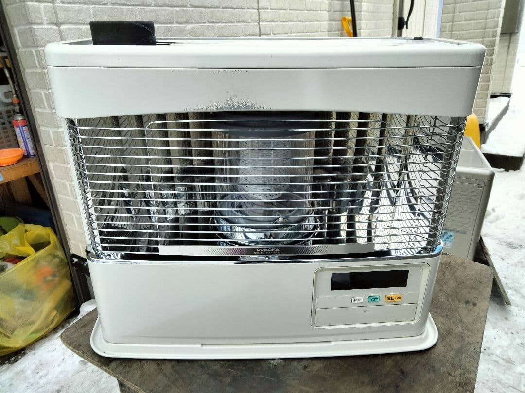 引き取り及び近郊配達限定出品！札幌発コロナ煙突式石油ストーブ2018年式中古品