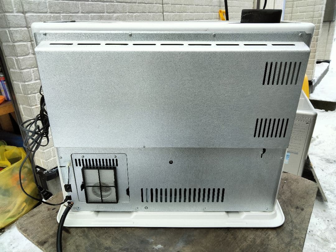 引き取り及び近郊配達限定出品！札幌発コロナ煙突式石油ストーブ2018年式中古品