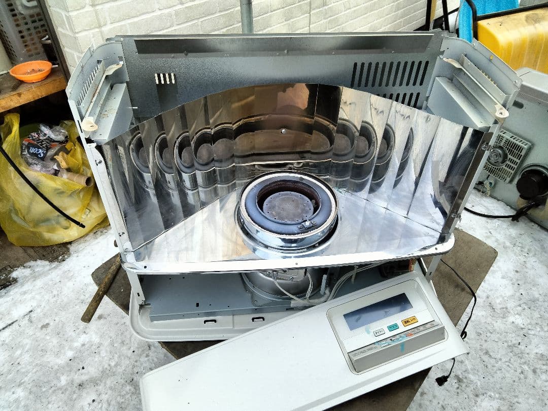 引き取り及び近郊配達限定出品！札幌発コロナ煙突式石油ストーブ2018年式中古品