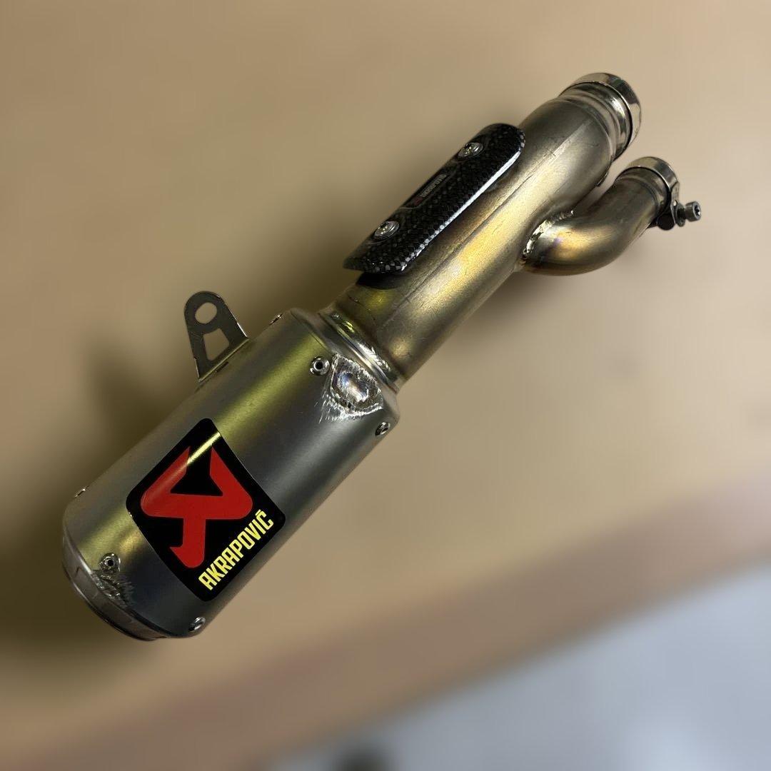  S1000R アクラポヴィッチ　スリップオンマフラー