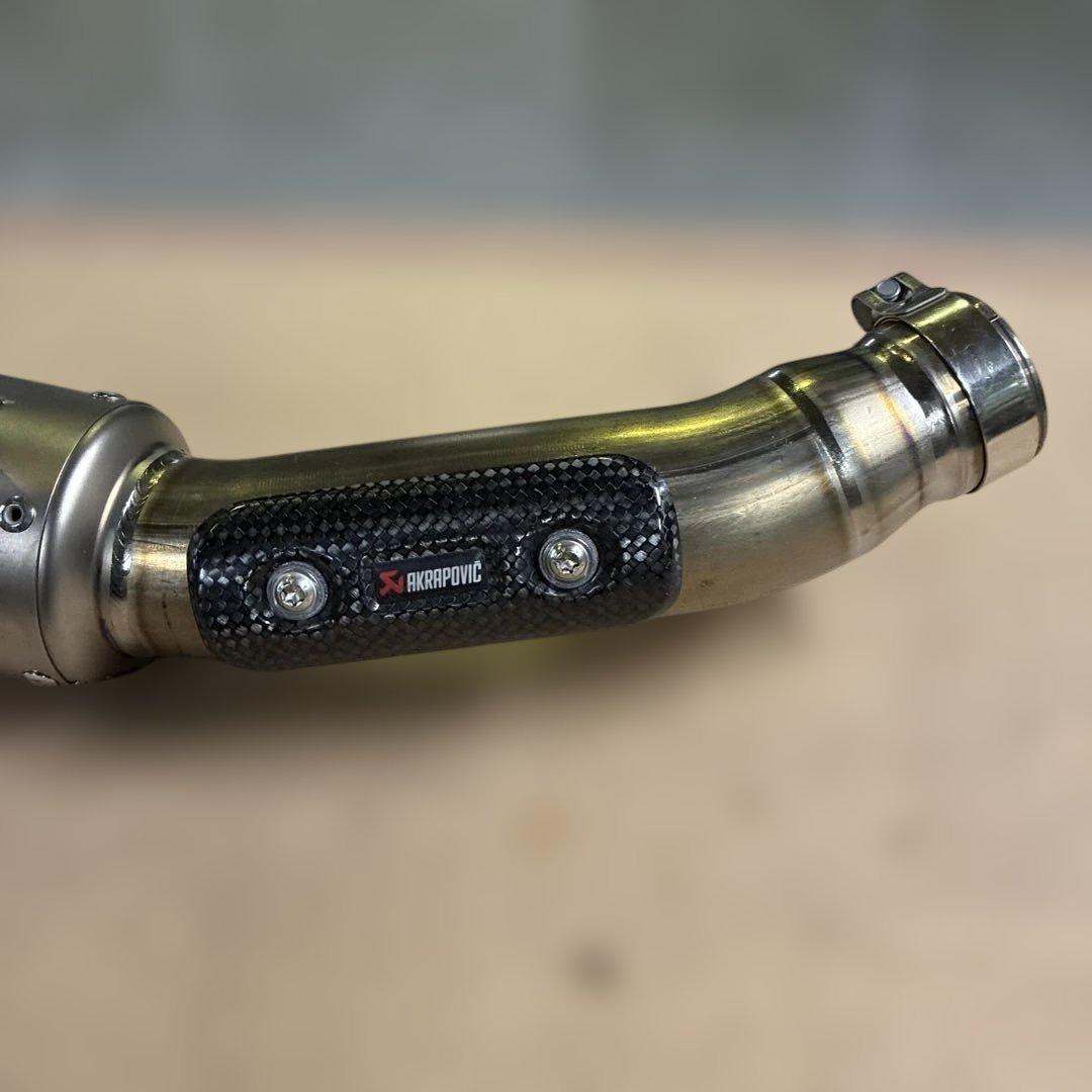  S1000R アクラポヴィッチ　スリップオンマフラー