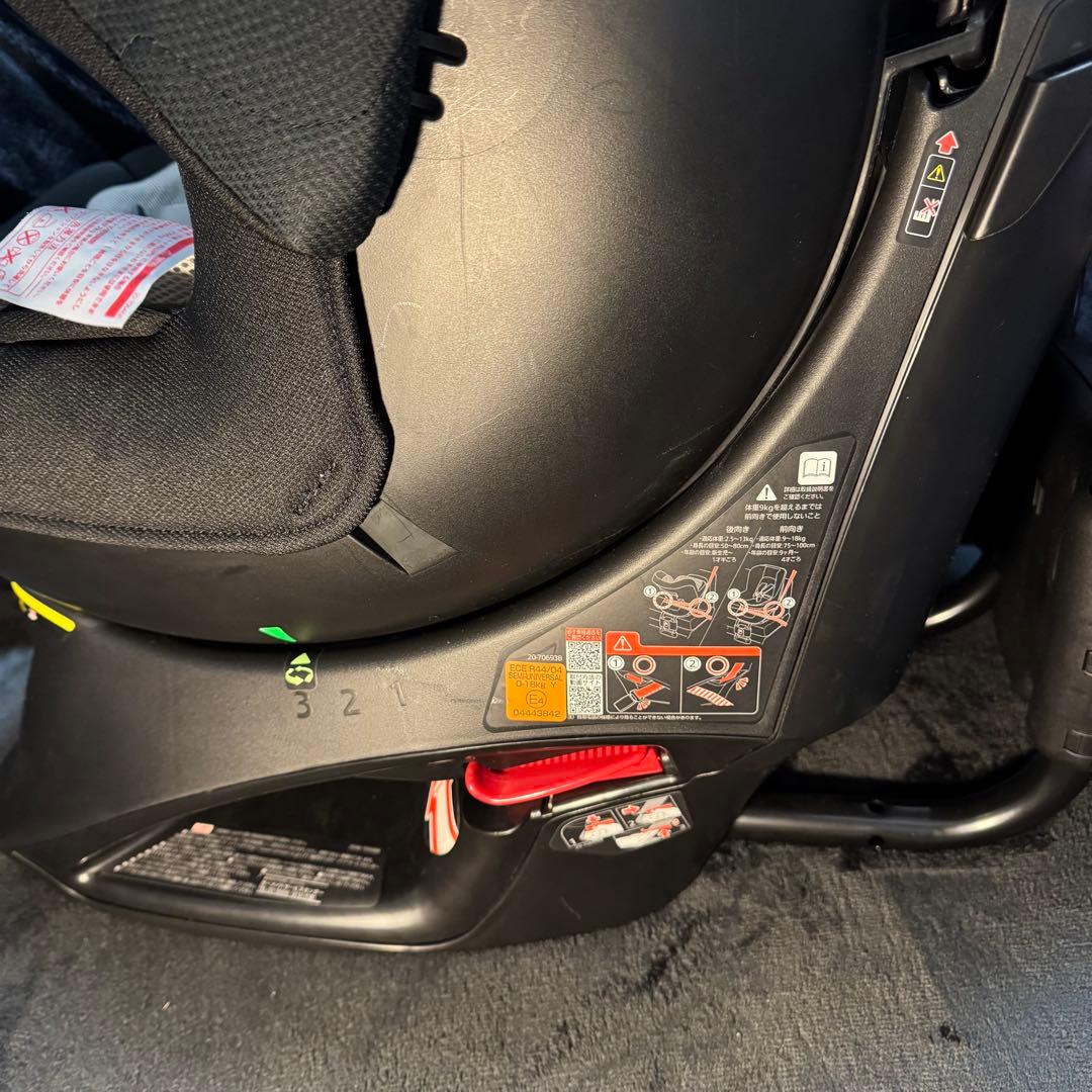 美品 AILEBEBE エールべべ クルットNT2 チャイルドシート 回転式