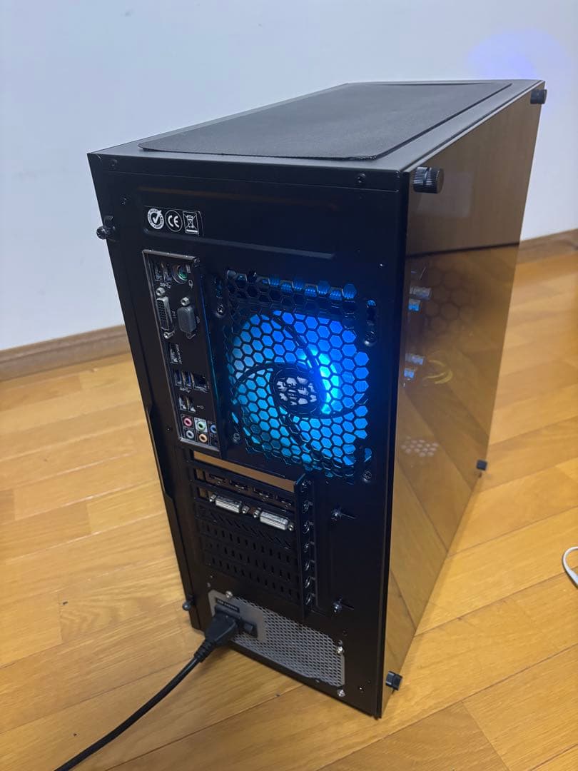 ほんのり光る！自作ゲーミングPC中古！新品SSDでサクサク！