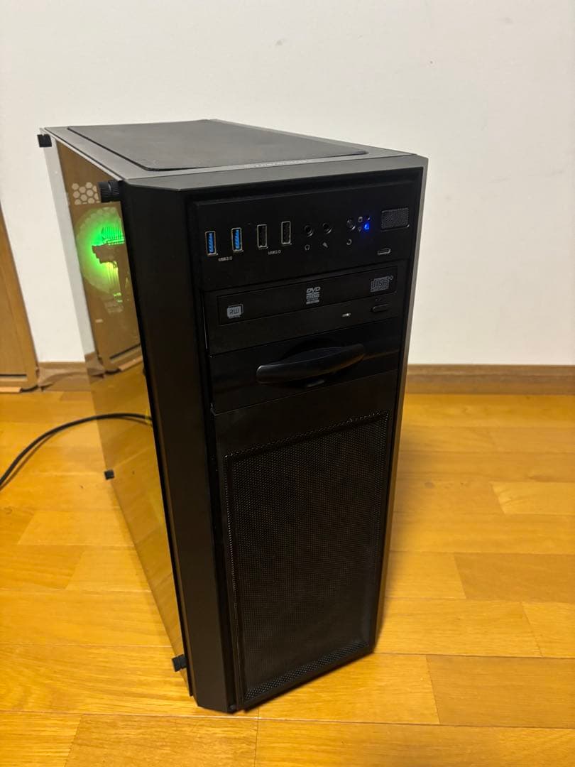 ほんのり光る！自作ゲーミングPC中古！新品SSDでサクサク！