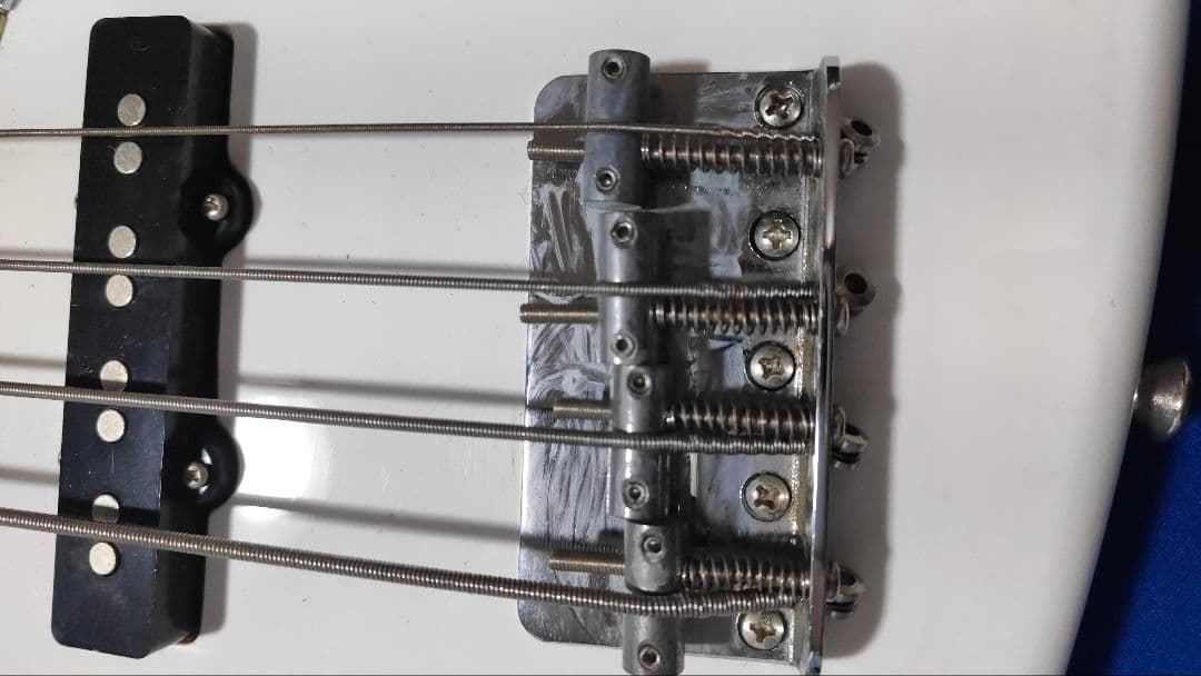 FERNANDES ジャズベース ホワイト