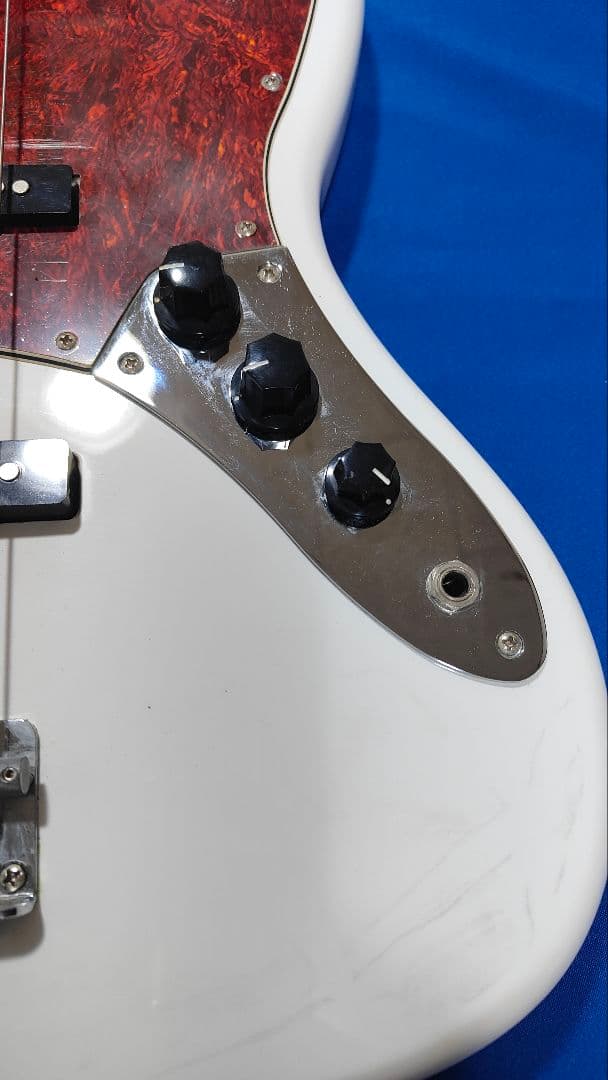 FERNANDES ジャズベース ホワイト