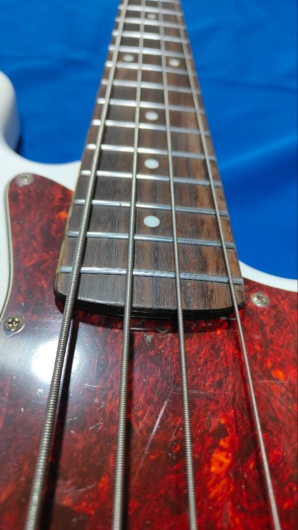 FERNANDES ジャズベース ホワイト