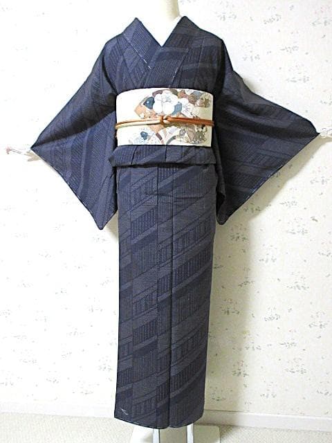 結城紬証明書：美品：亀甲絣と蚊絣：袷正絹：紺色着物：11号未使用:P26