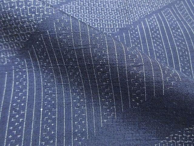 結城紬証明書：美品：亀甲絣と蚊絣：袷正絹：紺色着物：11号未使用:P26