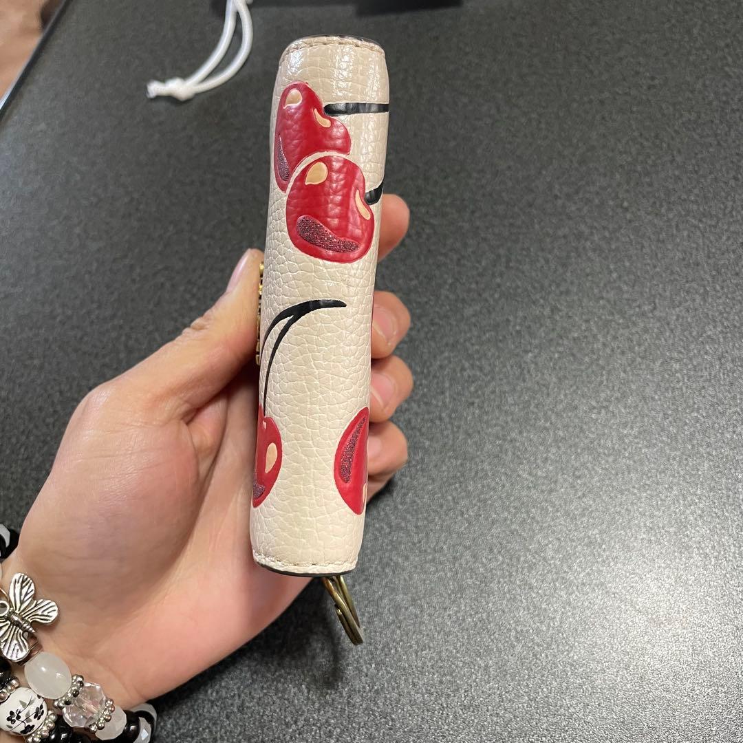 COACH コーチ チェリー柄 キーケース　ホワイト　ペブル