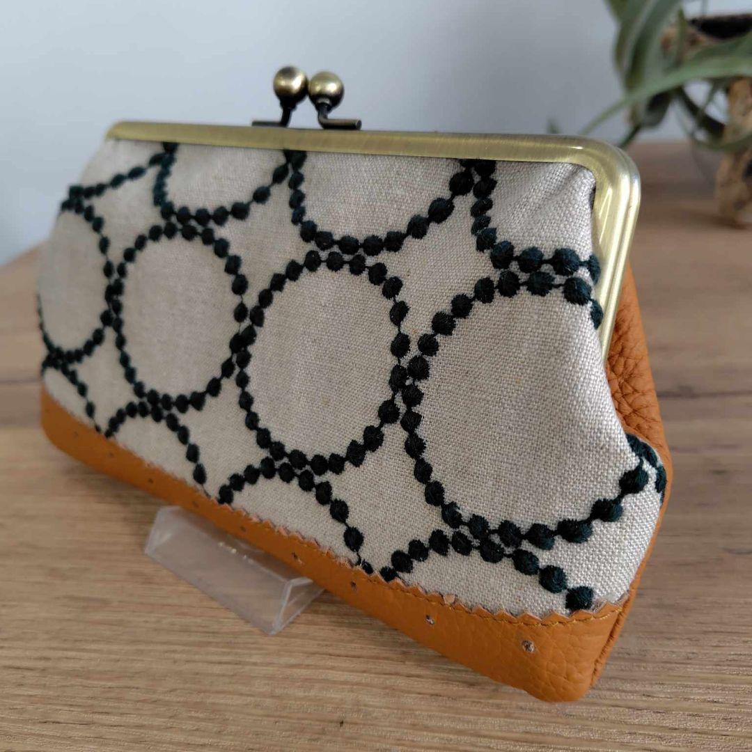 ミナペルホネン/tambourineタンバリンベージュ×GR/がま口長財布革