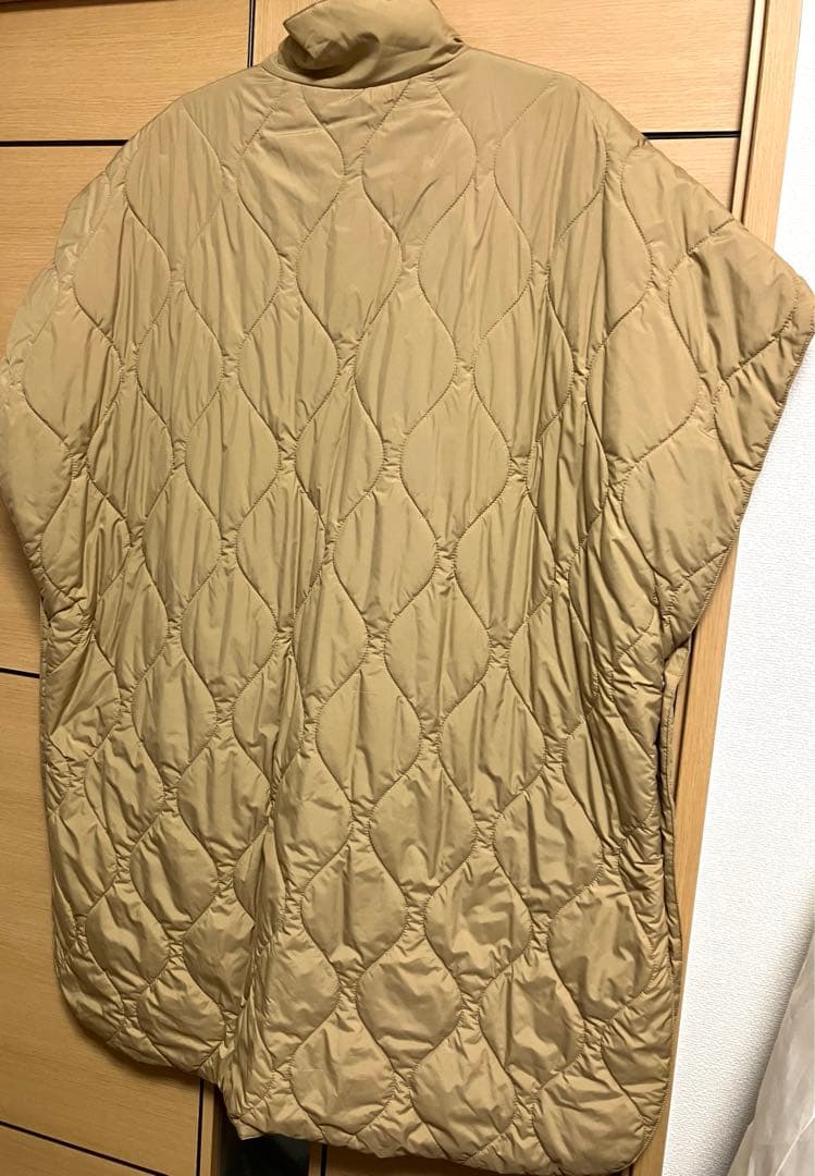 【新品・未使用】MaxMara 超軽量キルティングケープコート ポンチョ　ジレ