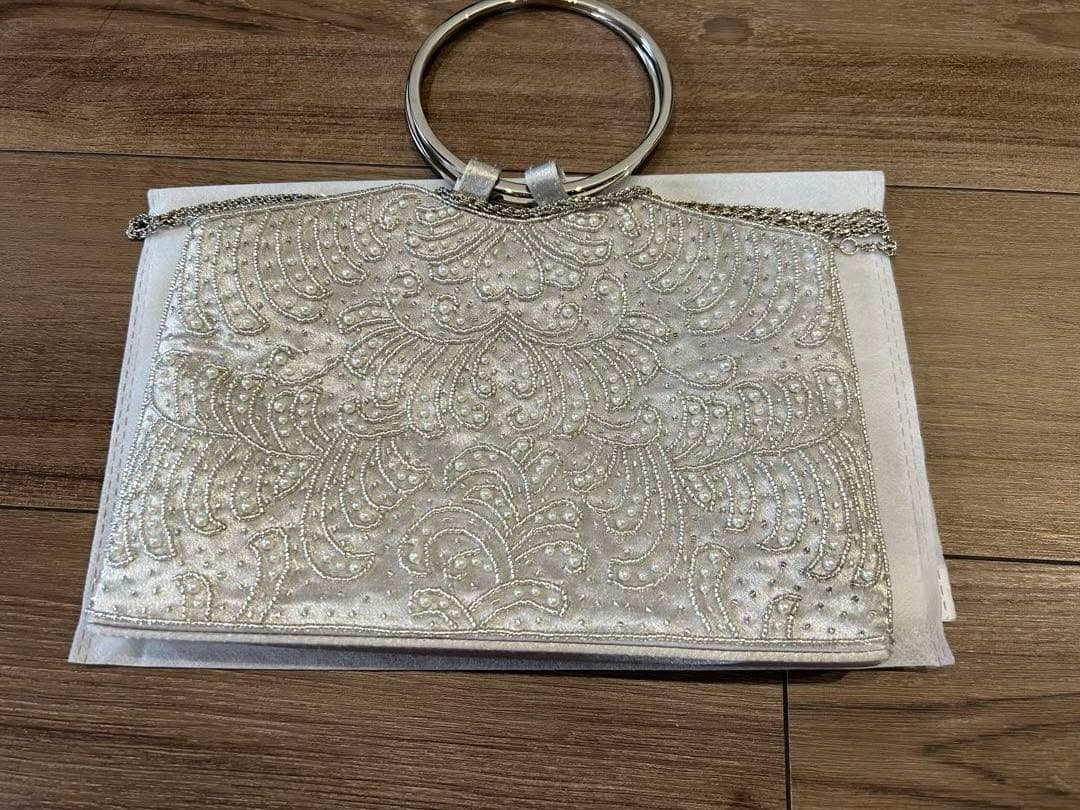 Aimer シルバー刺繍パーティーバッグ