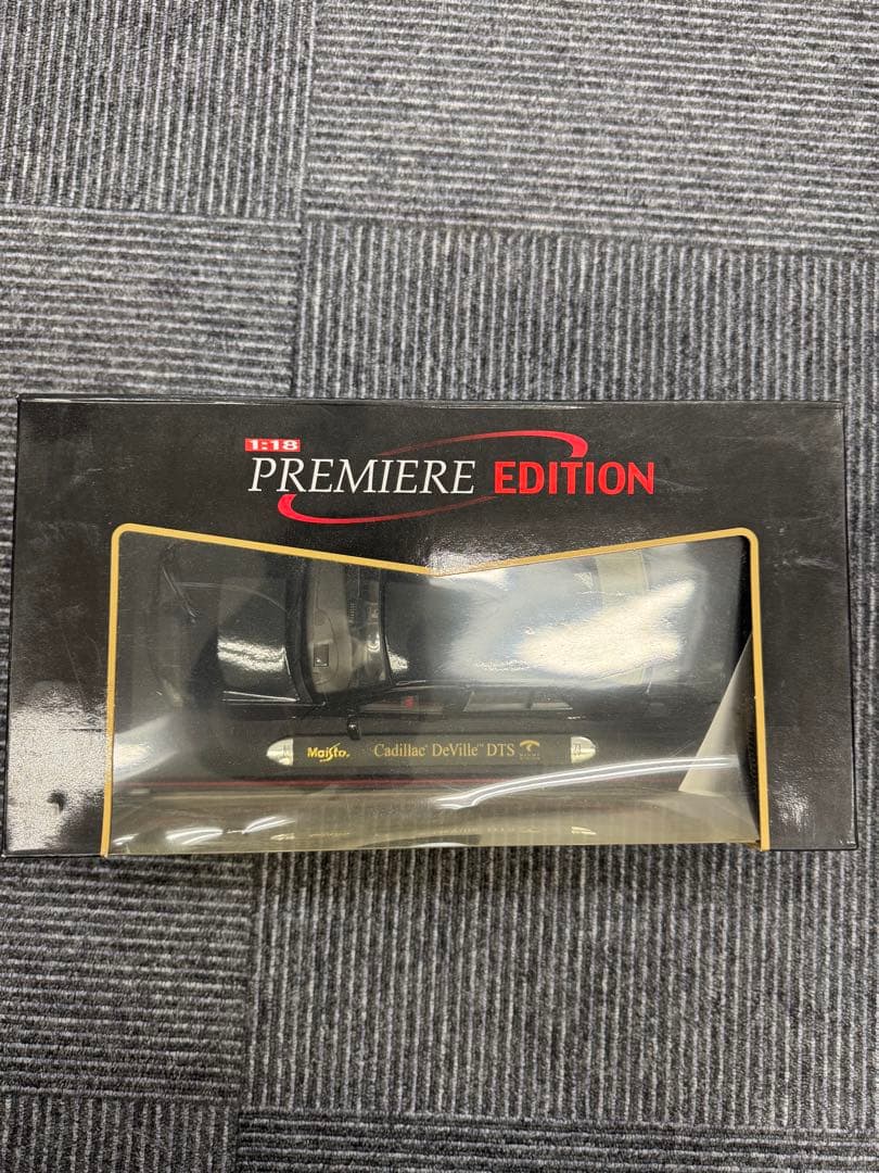 キャデラックデゥビルDTS 1/18