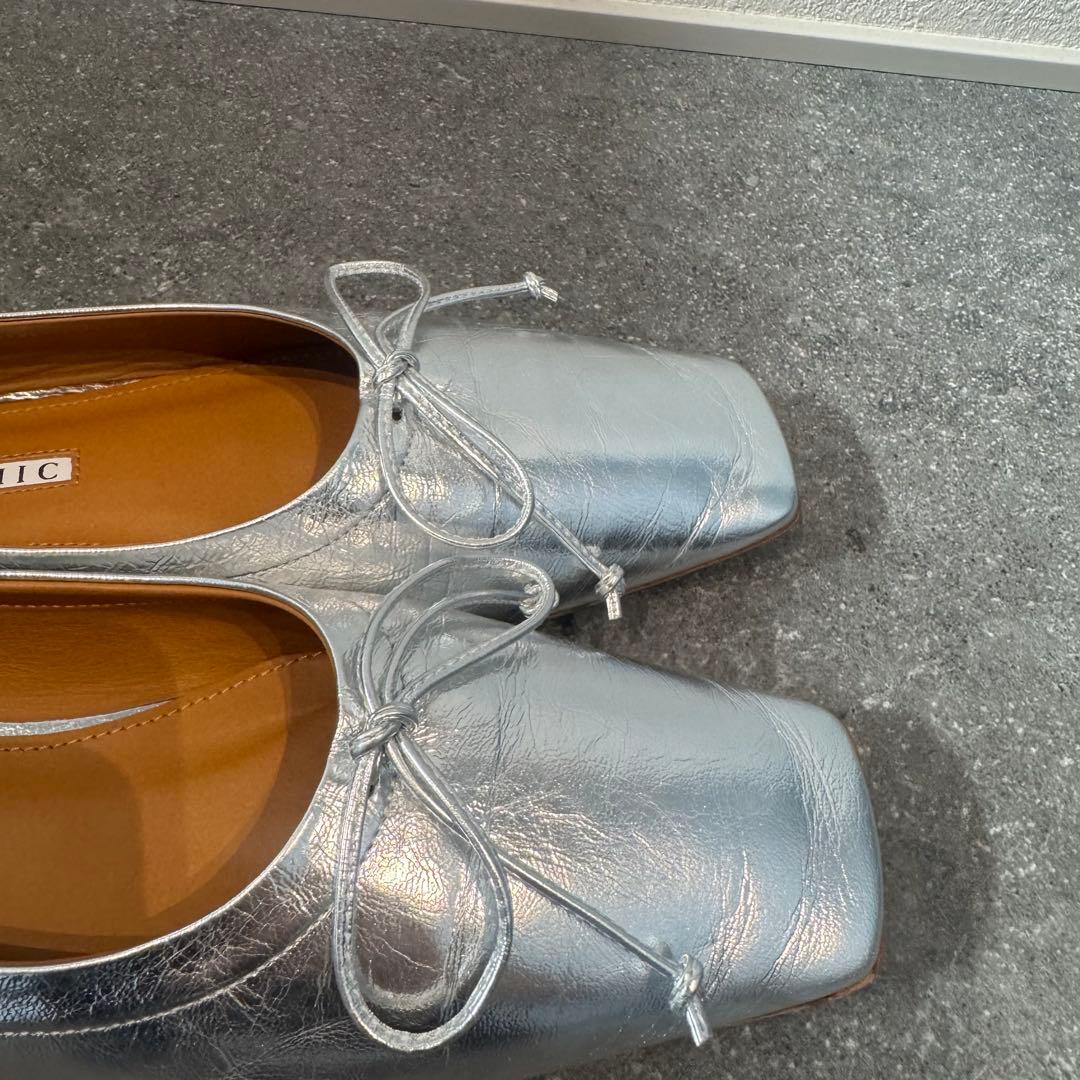 美品ピッピシック希少スクエアトゥバレエシューズ　フラット　シルバーリボン24.5