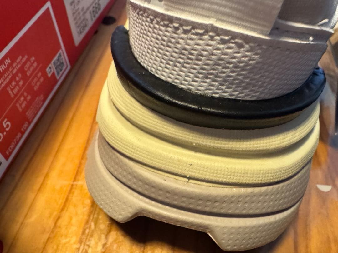 靴 NIKE V2K RUN summitwhite/llicsilver