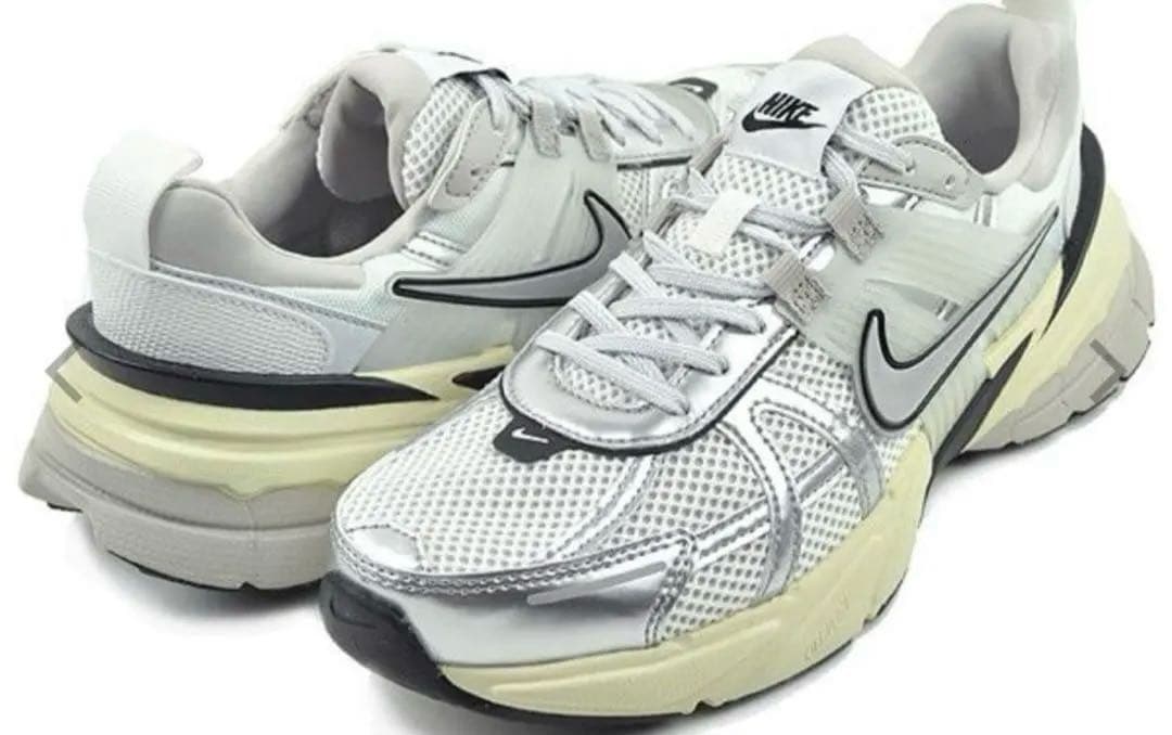 靴 NIKE V2K RUN summitwhite/llicsilver