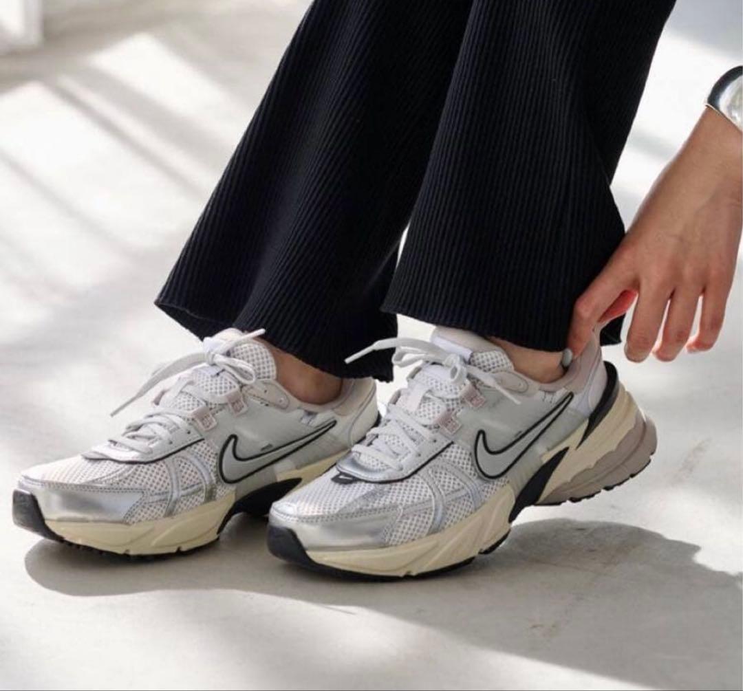 靴 NIKE V2K RUN summitwhite/llicsilver