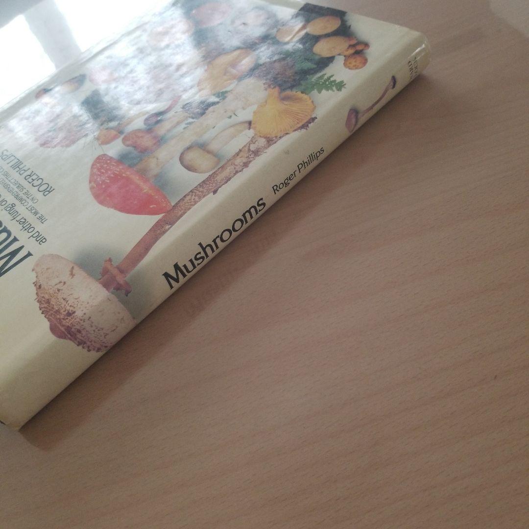 洋書 Mushrooms